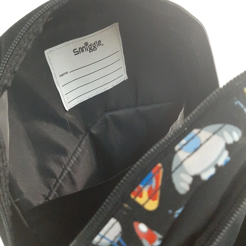 Smiggle backpack features